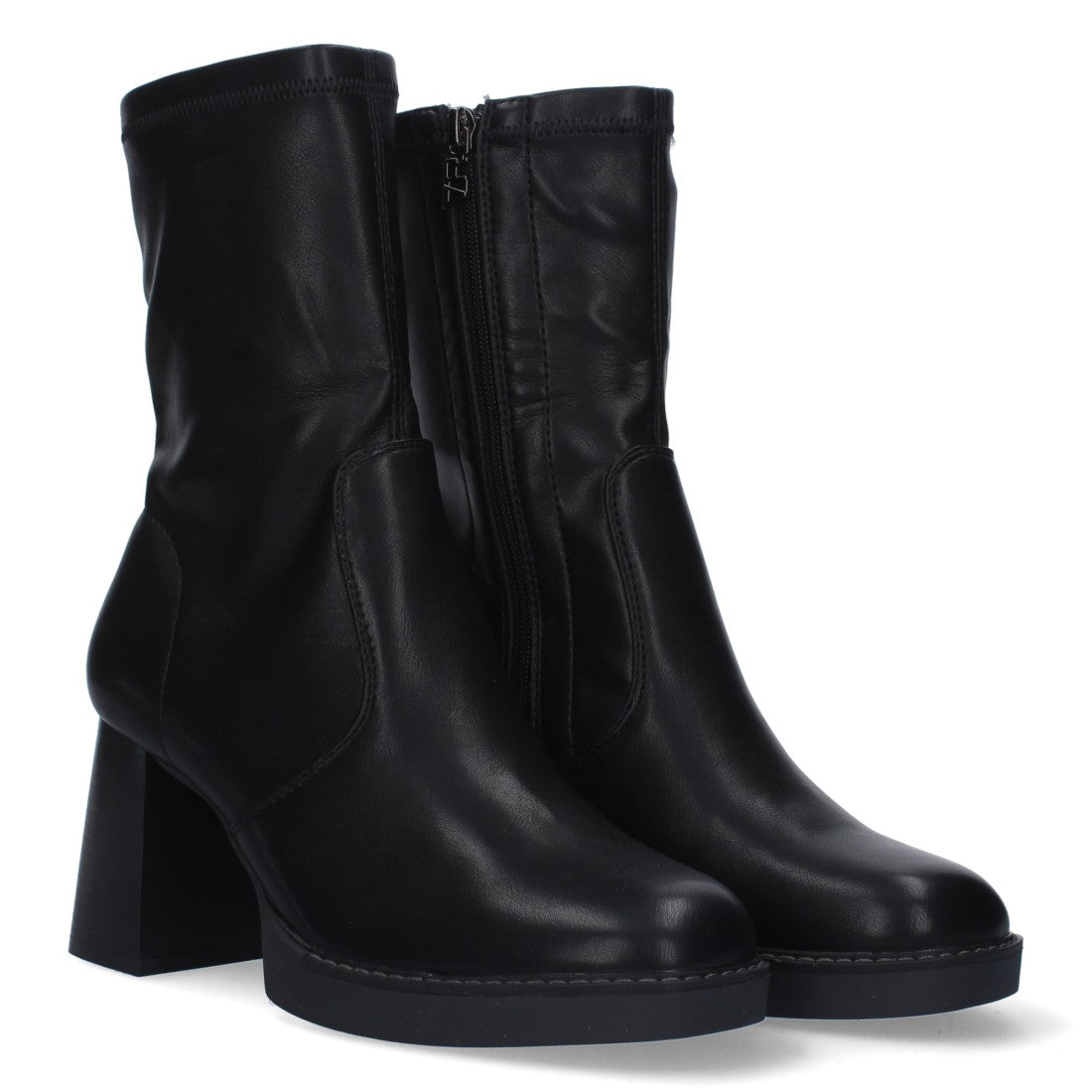 VR3-560-Black