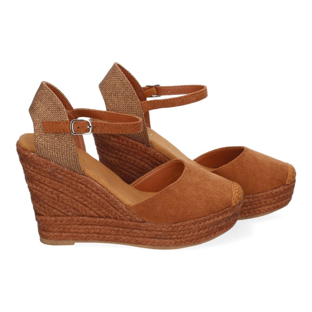 VR5-1527-Camel